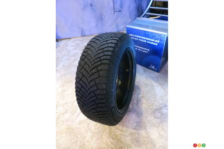 Michelin nous a brièvement montré la version à crampons du X -Ice Snow, le X -Ice North.